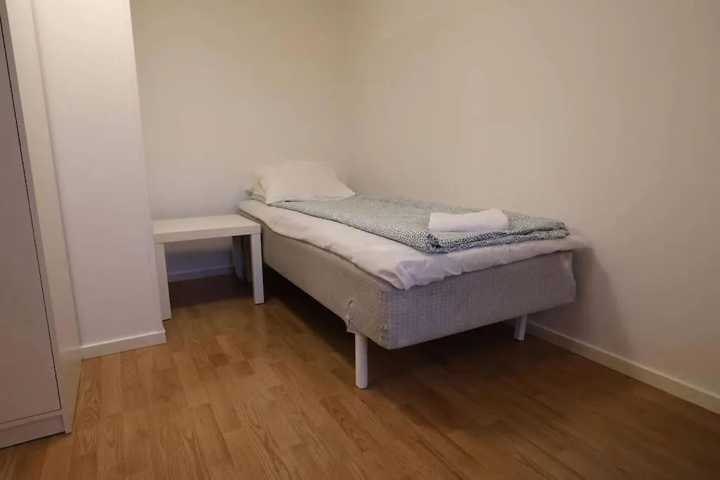 Workers Home 10-Rooms Near Volvo Gothenburg 0*,